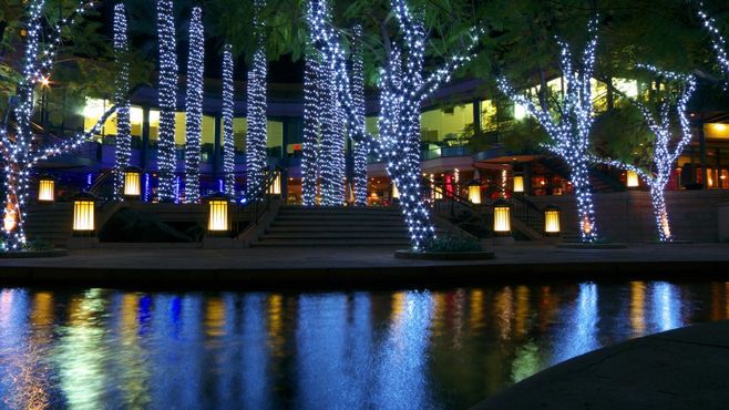 商業(yè)廣場(chǎng)夜景照明設(shè)計(jì) 樹陣廣場(chǎng)的景觀照明藝術(shù)